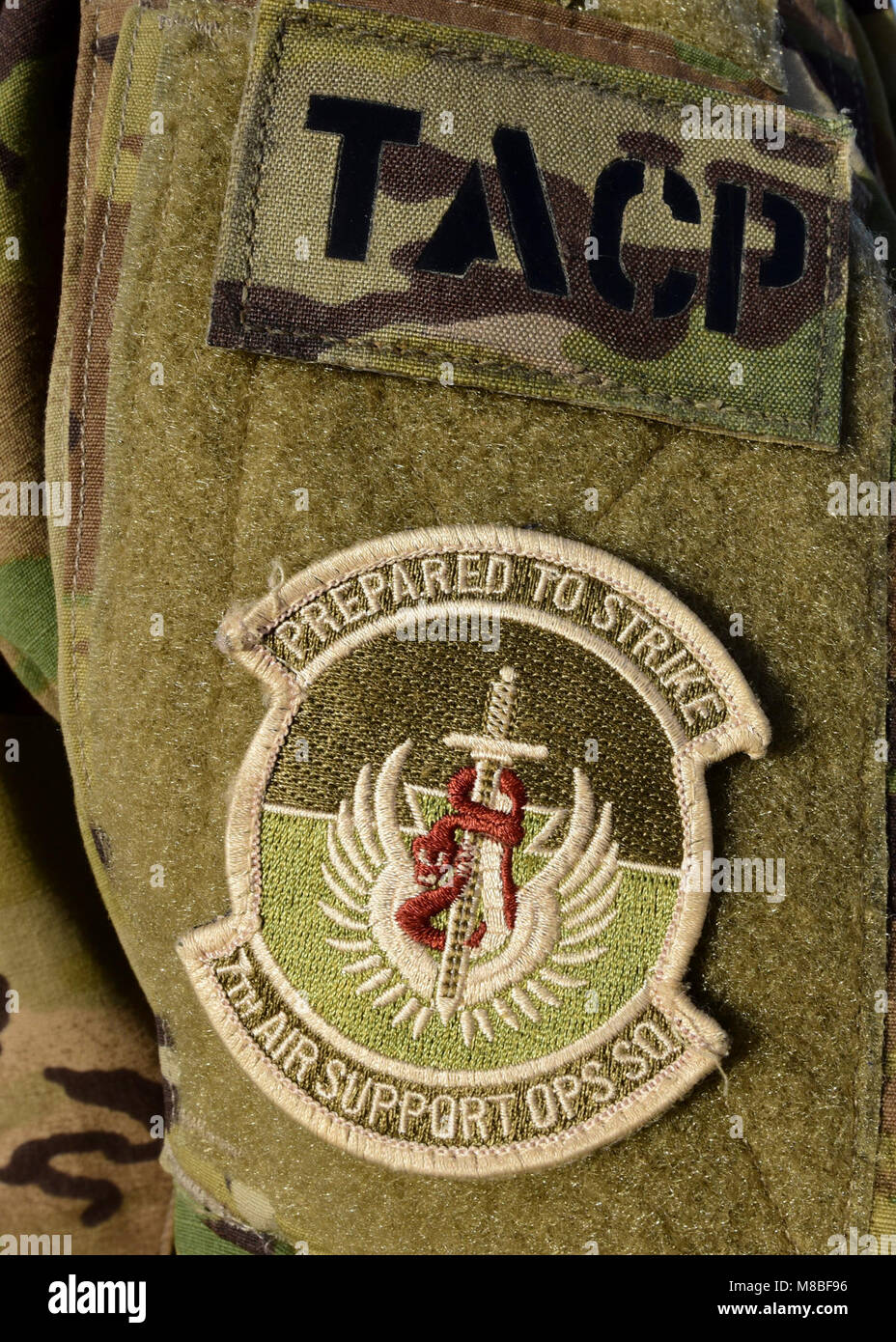 Tactical Air Control Party and 7th Air Support Operations Squadron patches on a Joint Terminal Attack Controller's Army Combat Uniform during joint training at Whiteman Air Force Base, Mo., Jan. 31, 2018. JTACs participated in a joint training, titled Truman Relief, with the 509th Bomb Wing and 1-135th Assault Helicopter Battalion at Whiteman Air Force Base, Mo., Jan. 29 - Feb. 2, 2018. (U.S. Air Force by Staff Sgt. Danielle Quilla) Stock Photo