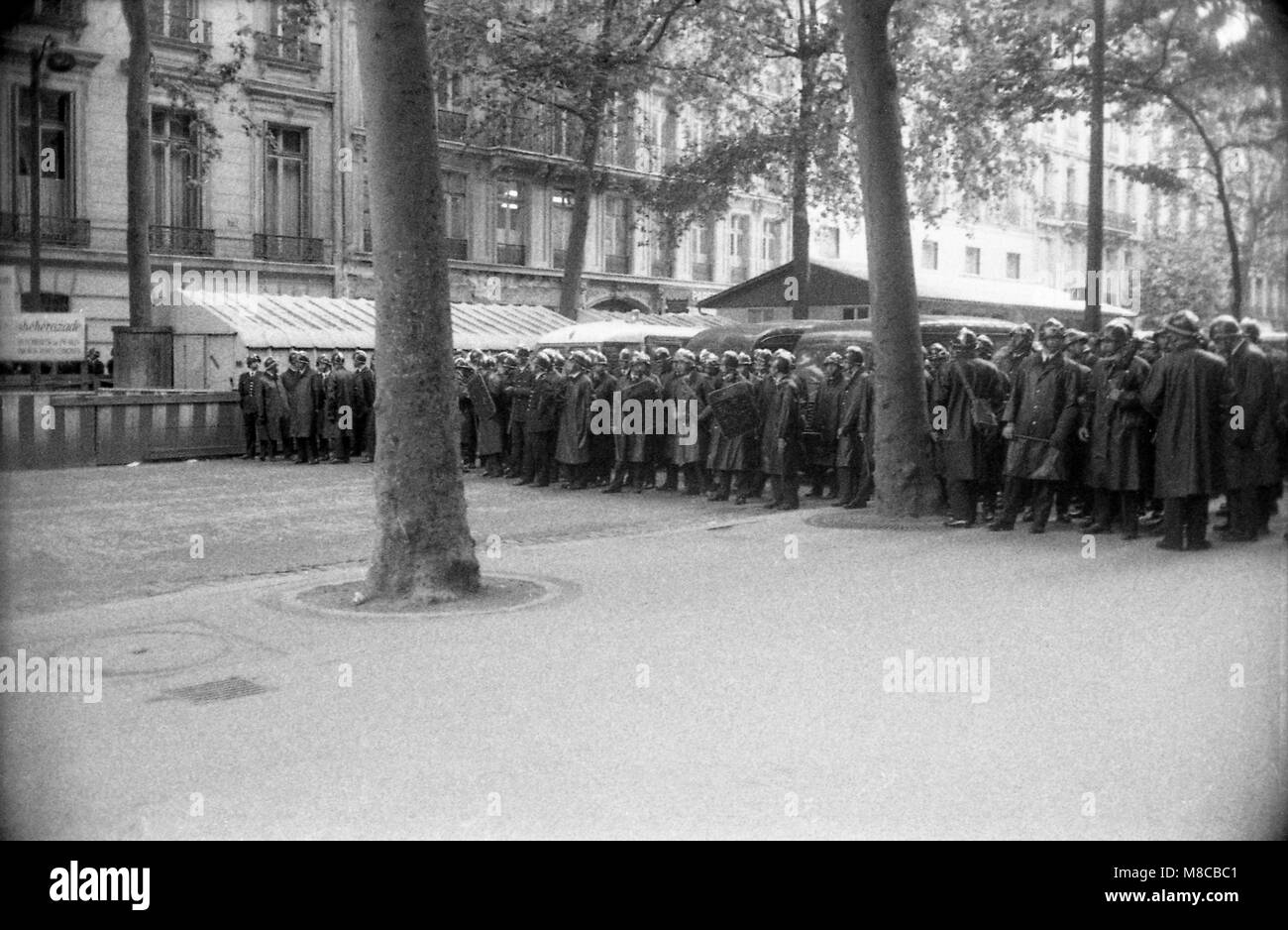 Philippe Gras / Le Pictorium -  May 68 -  1968  -  France / Ile-de-France (region) / Paris  -  A police wall is waiting for protesters Stock Photo