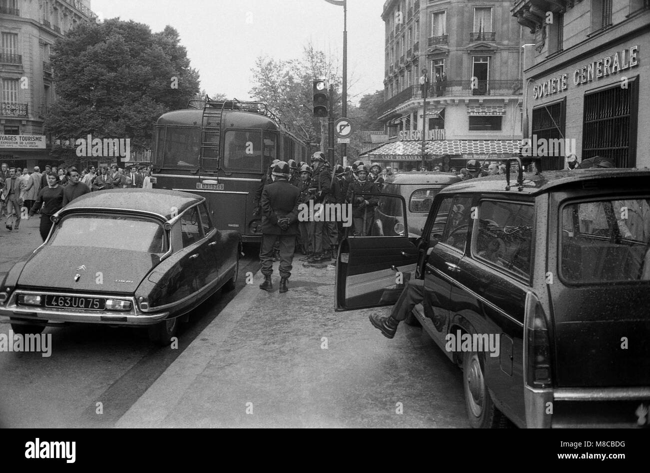 Philippe Gras / Le Pictorium -  May 1968 -  1968  -  France / Ile-de-France (region) / Paris  -  Police forces take a stand Stock Photo