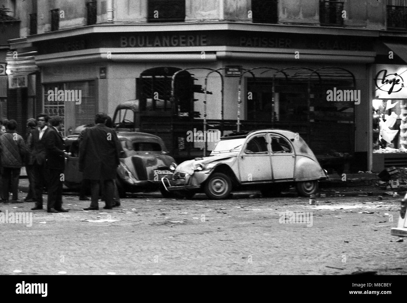 Philippe Gras / Le Pictorium -  May 1968 -  1968  -  France / Ile-de-France (region) / Paris  -  Vehicles destroyed after the demonstrations Stock Photo