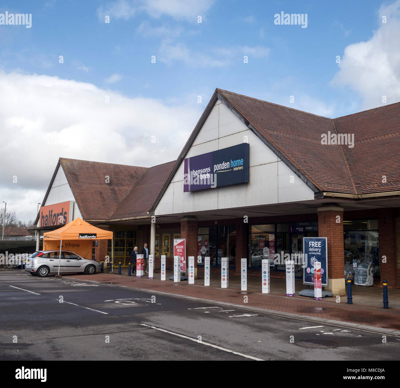 Halfords and Bensons For Beds, Hankridge Farm retail park, Taunton, Somerset Stock Photo