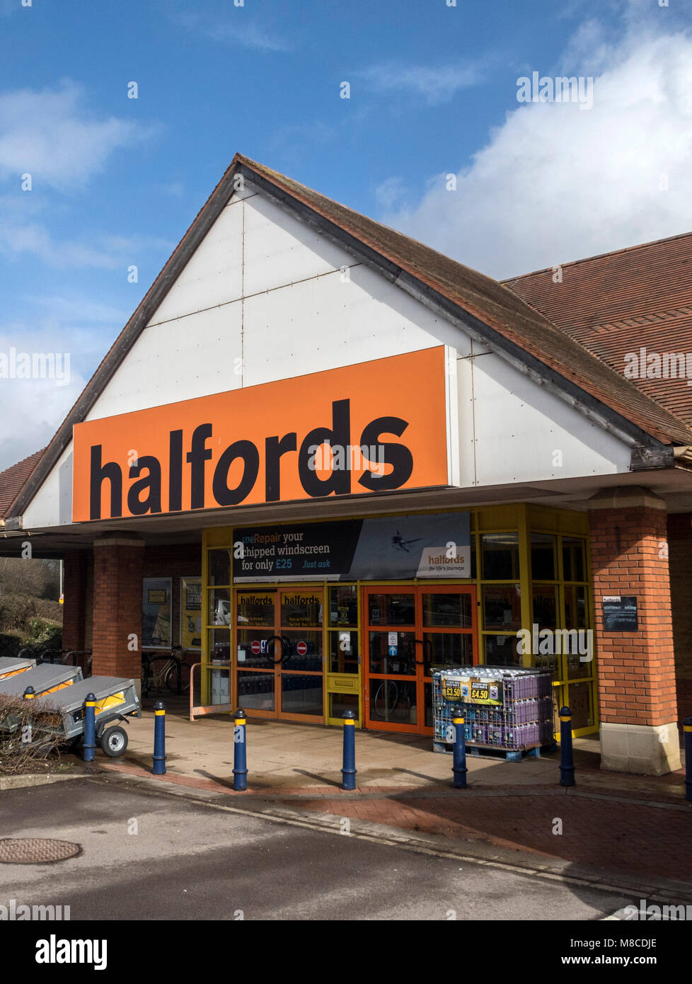 Halfords Hankridge Farm retail park, Taunton, Somerset Stock Photo