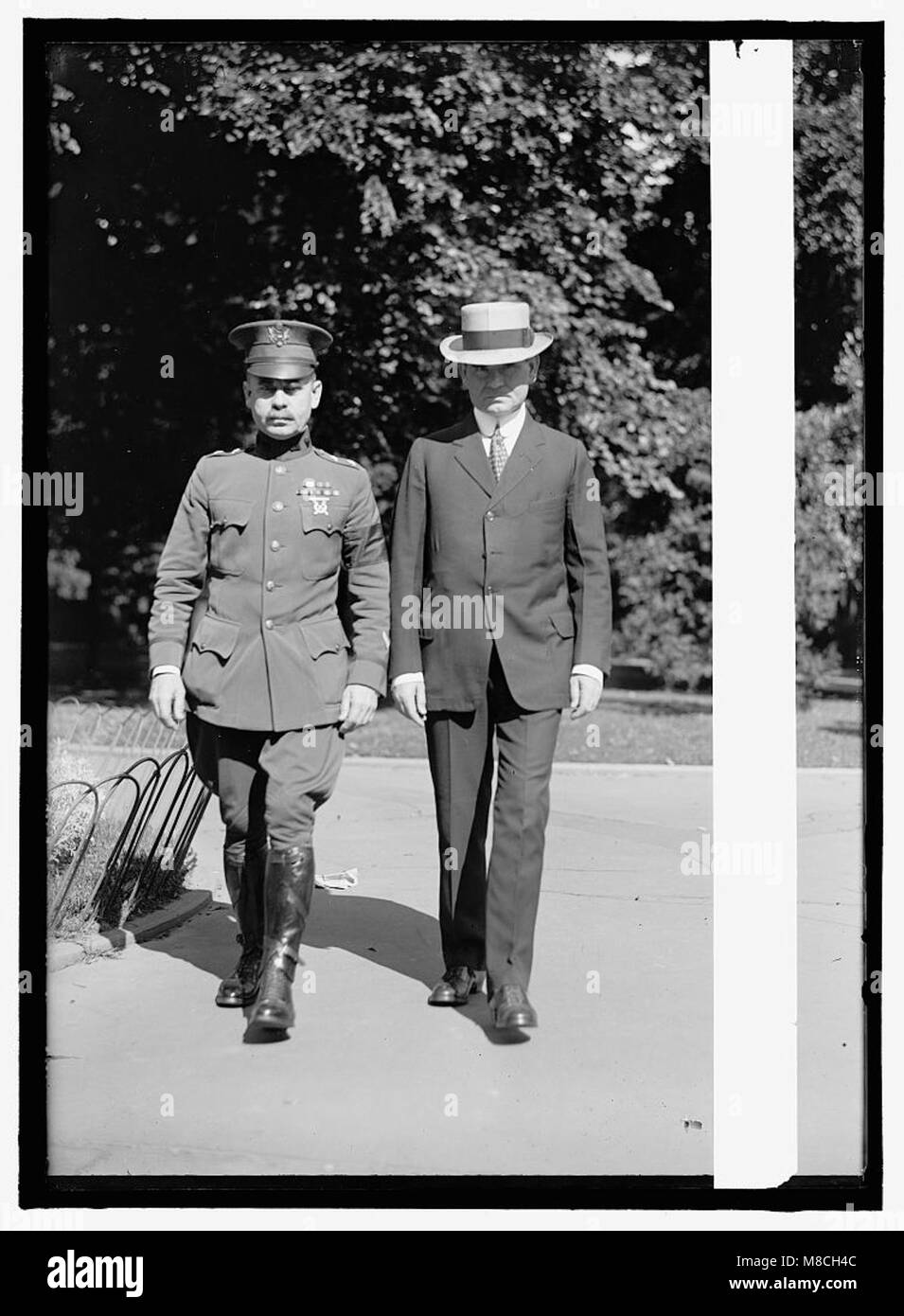 HARRIS, PETER CHARLES. MAJOR GENERAL, U.S.A. LEFT, WITH BROTHER, SEN. WILLIAM J. HARRIS, DIRECTOR OF CENSUS, 1913-1915; FEDERAL TRADE COMMR., 1915-1918; SENATOR FROM GEORGIA, 1919-1925 LCCN2016870309 Stock Photo