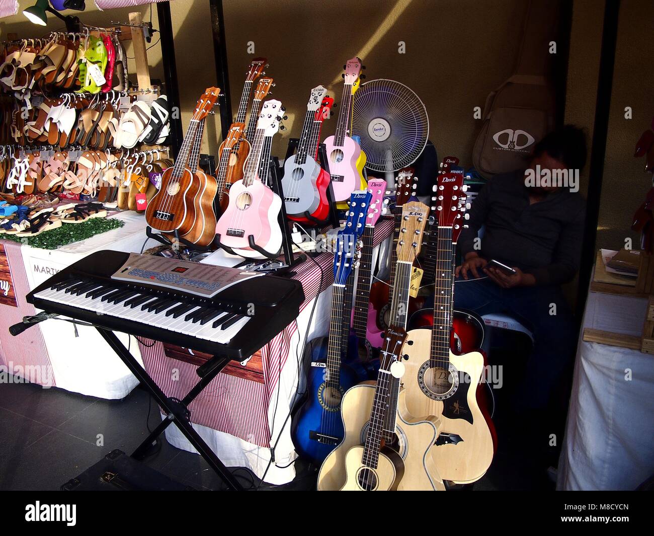 Musical instruments assorted hires stock photography and images Alamy