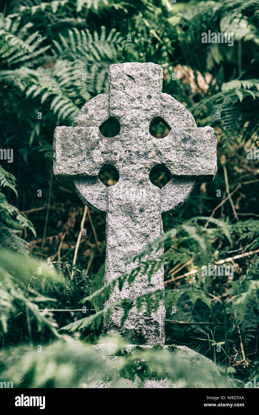 Celtic Cross as tombstone on grave in graveyard Stock Photo - Alamy