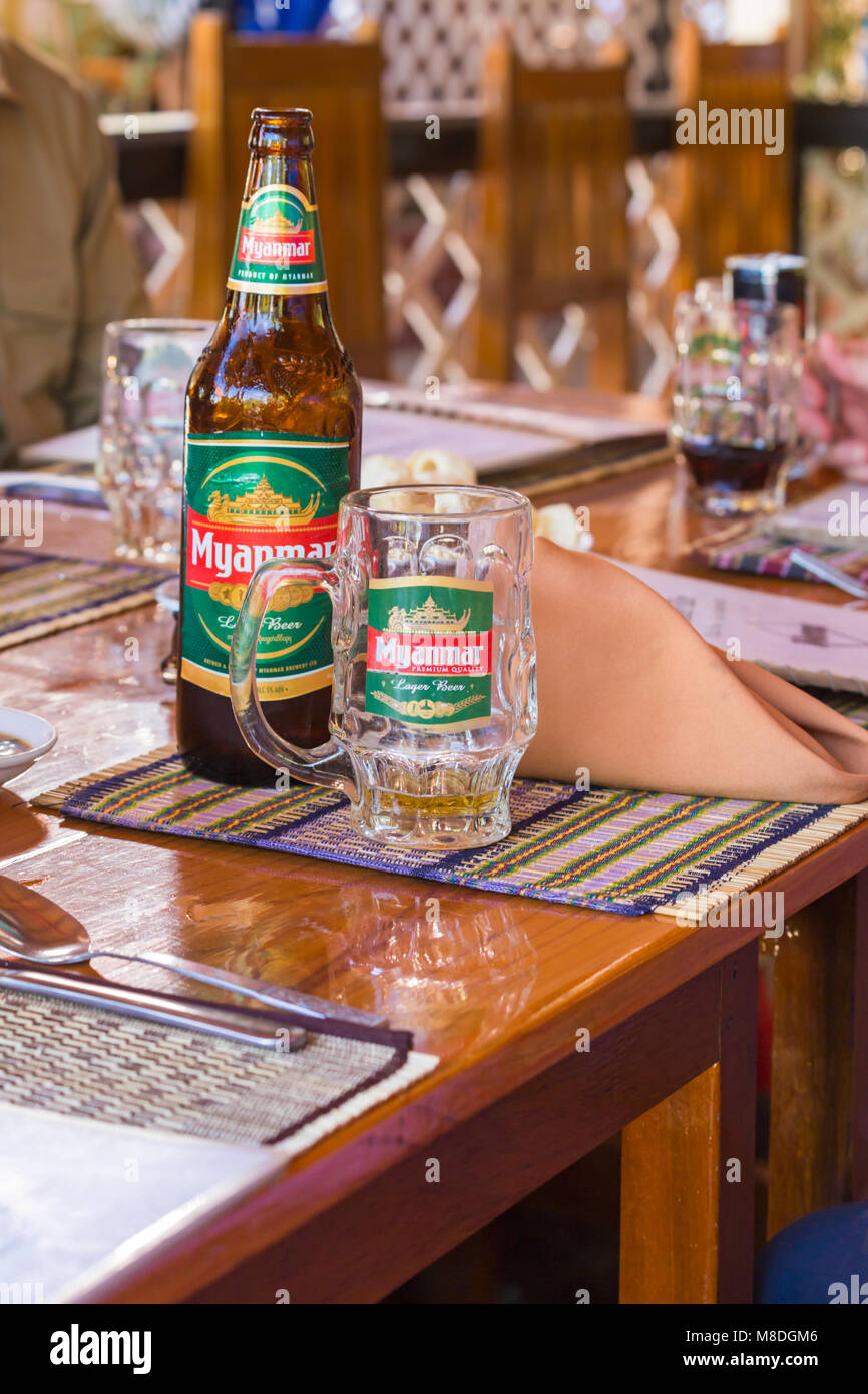 Myanmar BEER ミャンマービア　灰皿　バーグッズ Myanmar beer glass hi-res stock photography and images - Alamy