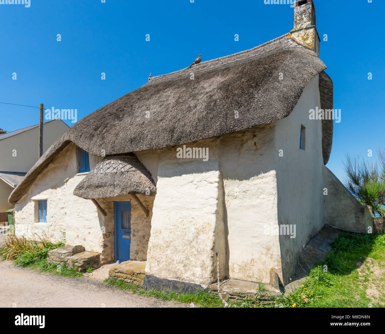 Attractive thatched cottage in Hope Cove, Devon Stock Photo Alamy