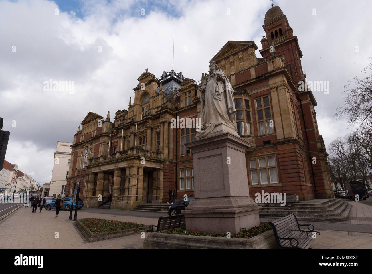 Leamington Spa Town Hall with Queen Victoria monument Stock Photo Alamy