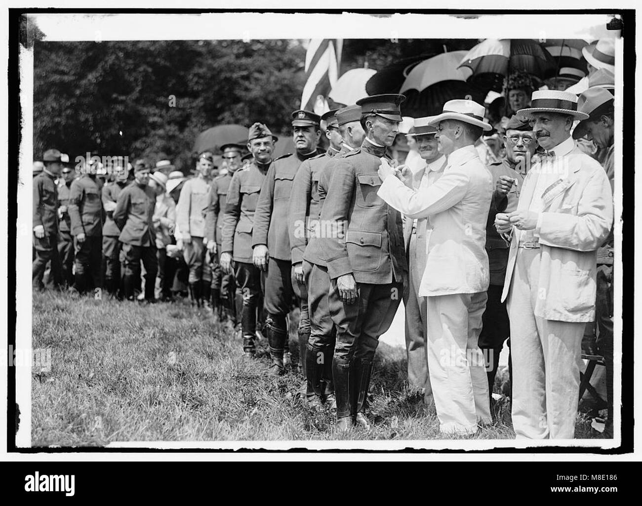 MEDALS, DECORATIONS, ETC. SEC. BAKER DECORATING OFFICERS, JULY 4, 1919. ADM. BENSON IN 30549 AND 30550 LCCN2016870160 Stock Photo