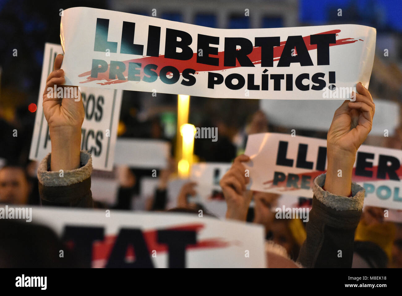 Barcelona, Spain. 16th Mar, 2018. Demonstrators seen holding several placards writting on it 'freedom political prisoners' during a protest.Hundreds of people have taken to the streets to demand the freedom of political prisoners Jordi SÃ nchez and Jordi Cuixart who has been 151 days in prison while asking for their immediate release. Credit: Ramon Costa/SOPA Images/ZUMA Wire/Alamy Live News Stock Photo