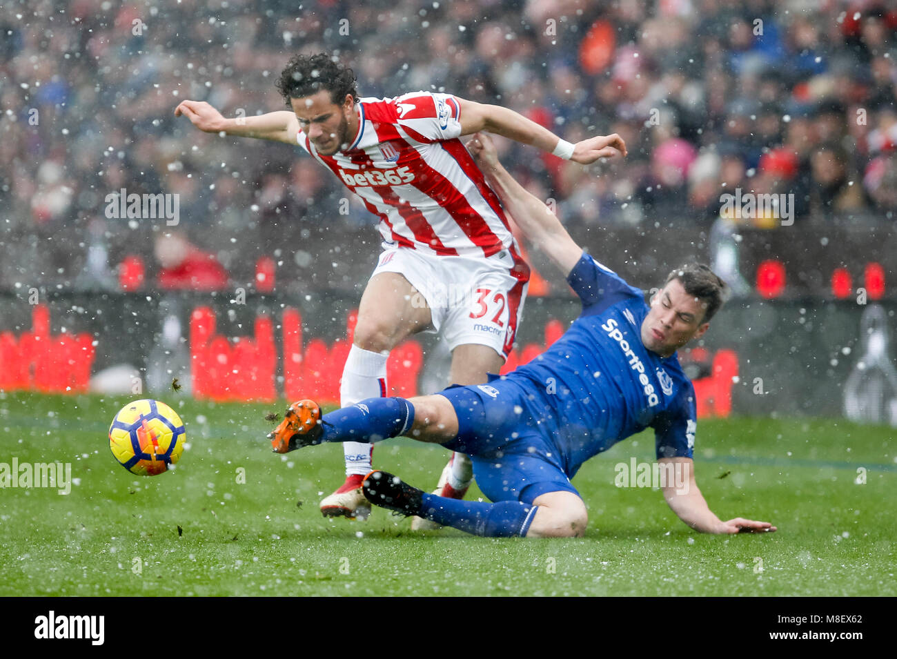 Stoke-on-Trent, UK, 17 Mar 2018. Ramadan Sobhi of Stoke City and Seamus Coleman of Everton during the Premier League match between Stoke City and Everton at Bet365 Stadium on March 17th 2018 in Stoke-on-Trent, England. (Photo by Daniel Chesterton/phcimages.com) Stock Photo