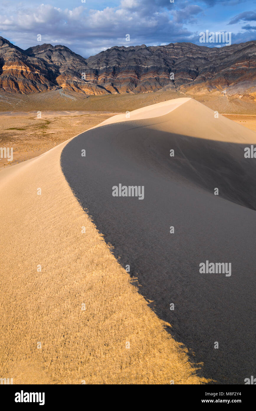 USA, California, Death Valley National Park, Eureka Dunes, Sand dune and mountains Stock Photo