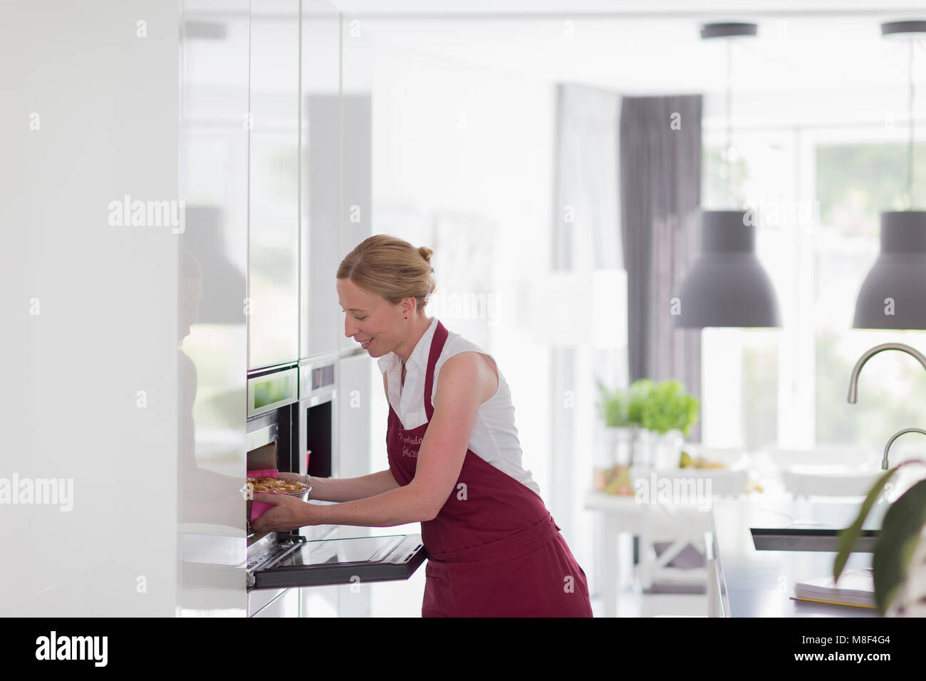 Back view woman cooking in kitchen hi-res stock photography and images ...