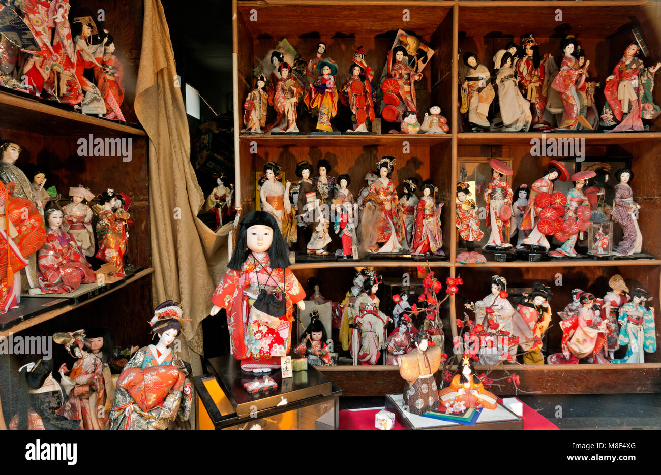 WA13888-00...WASHINGTON - View of part of the display of Japanese dolls found in the window of the Panama Hotel in Seattle's International District. 2 Stock Photo