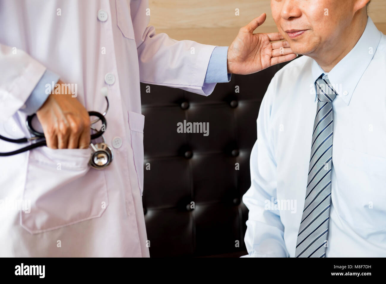 Doctor patient consultation hi-res stock photography and images - Alamy