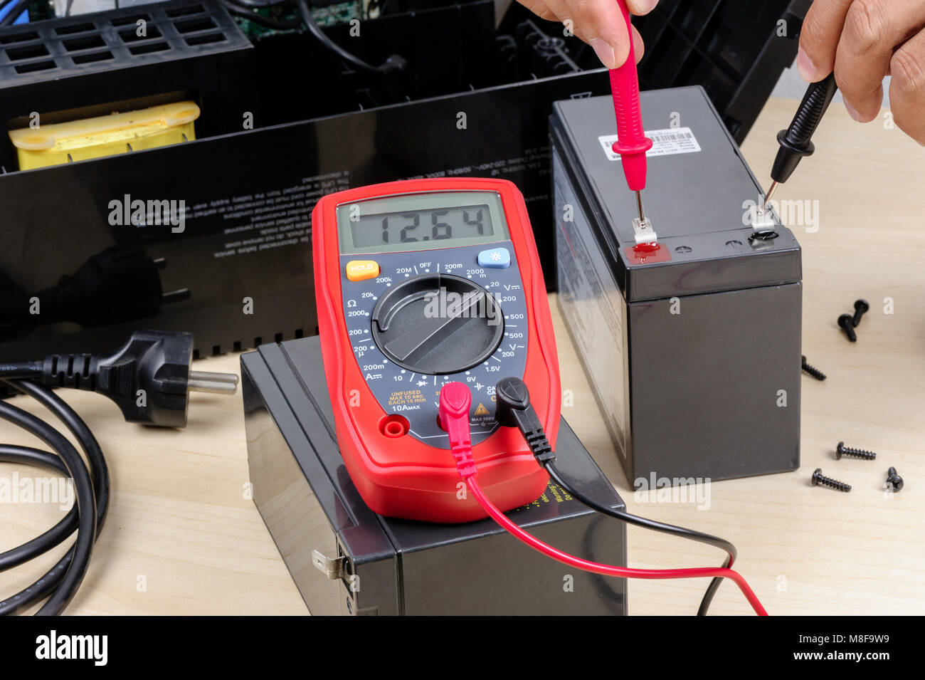 Technician measuring the voltage of battery for UPS (Uninterruptible Power  Supply) with multimeter Stock Photo - Alamy