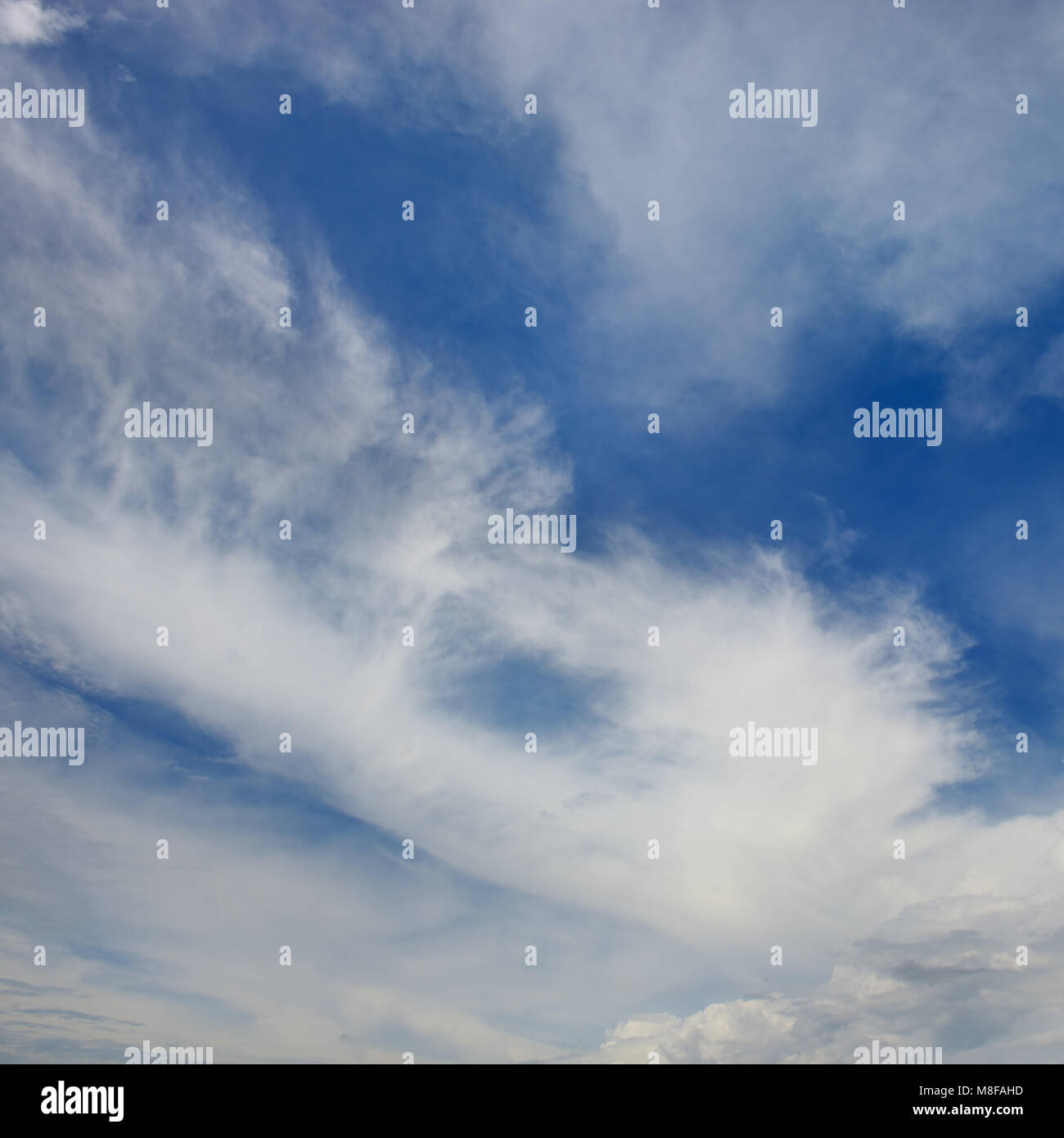 Sky dark blue with white clouds hi-res stock photography and images - Alamy