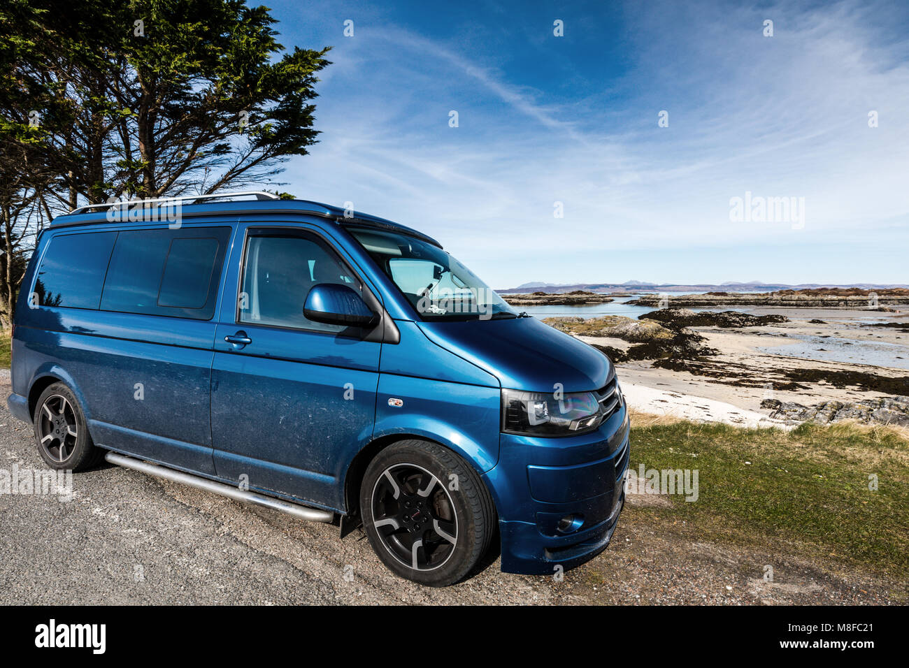 https://c8.alamy.com/comp/M8FC21/a-vw-t5-campervan-overlooking-a-beautiful-picturesque-beach-at-traigh-M8FC21.jpg