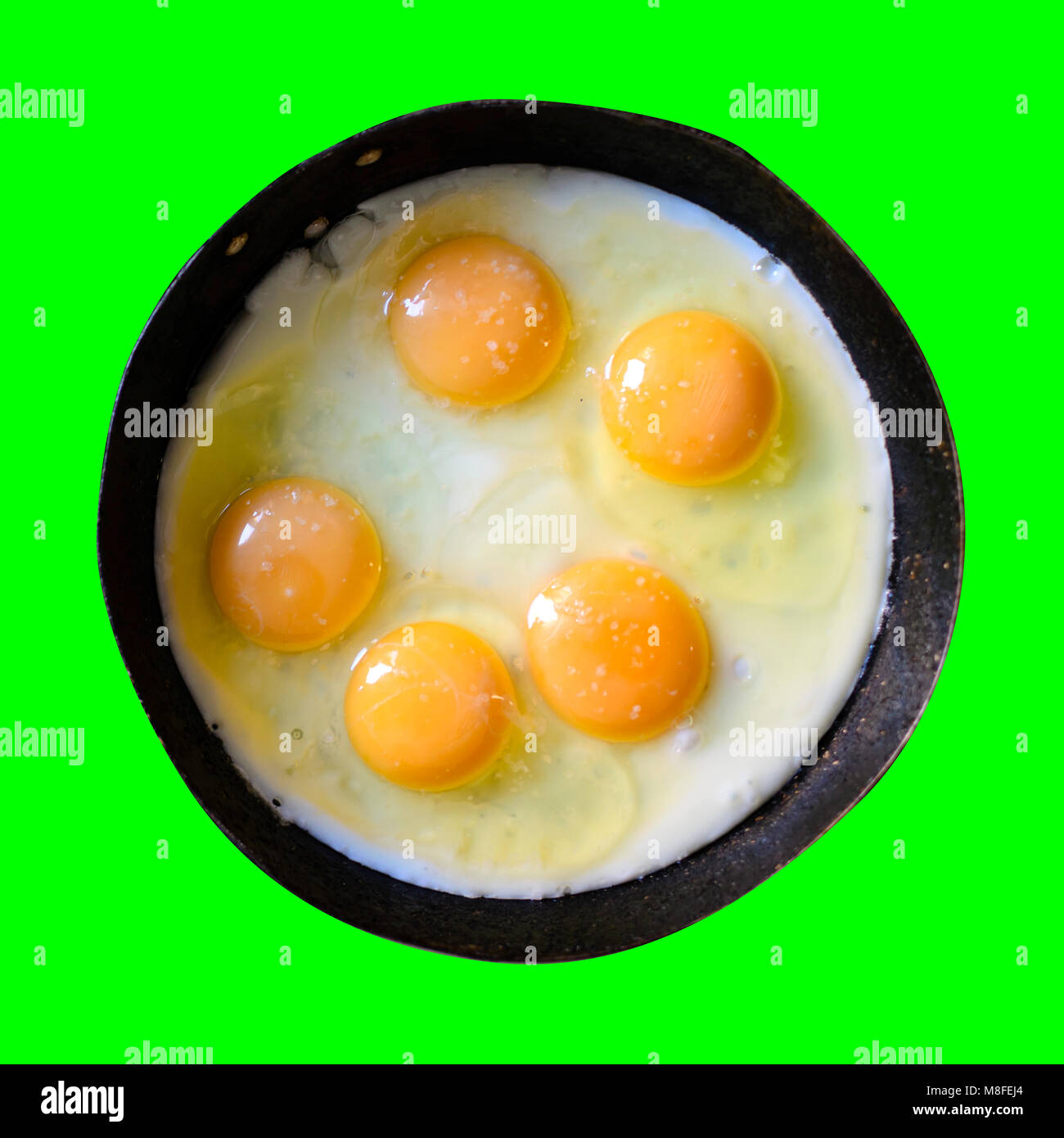 https://c8.alamy.com/comp/M8FEJ4/tasty-fried-eggs-in-a-cast-iron-frying-pan-isolated-on-green-food-M8FEJ4.jpg