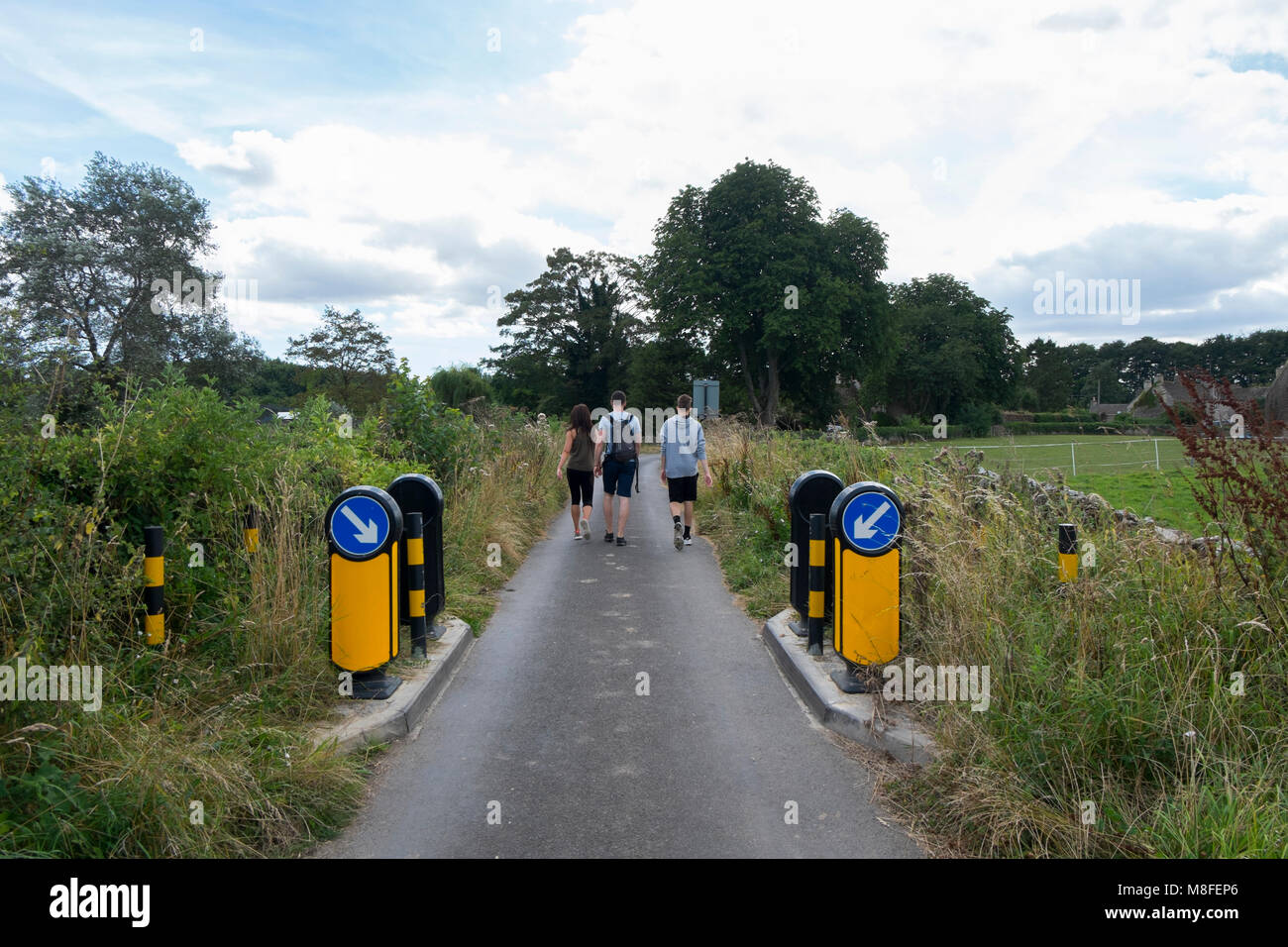 Road Width Restriction Stock Photos & Road Width Restriction Stock Images Alamy