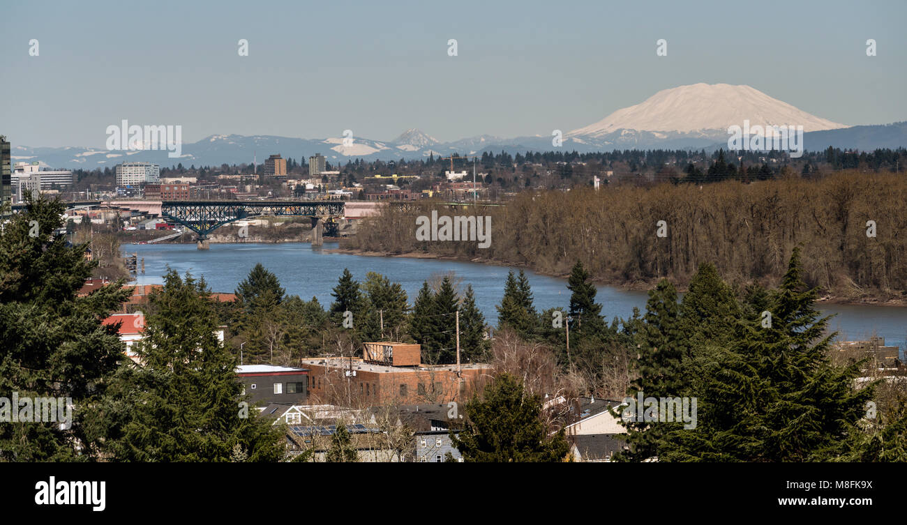 The Cascade Mountain range including Mt St Helen's viewed of the Willamette Riiver Valley in Portland Stock Photo
