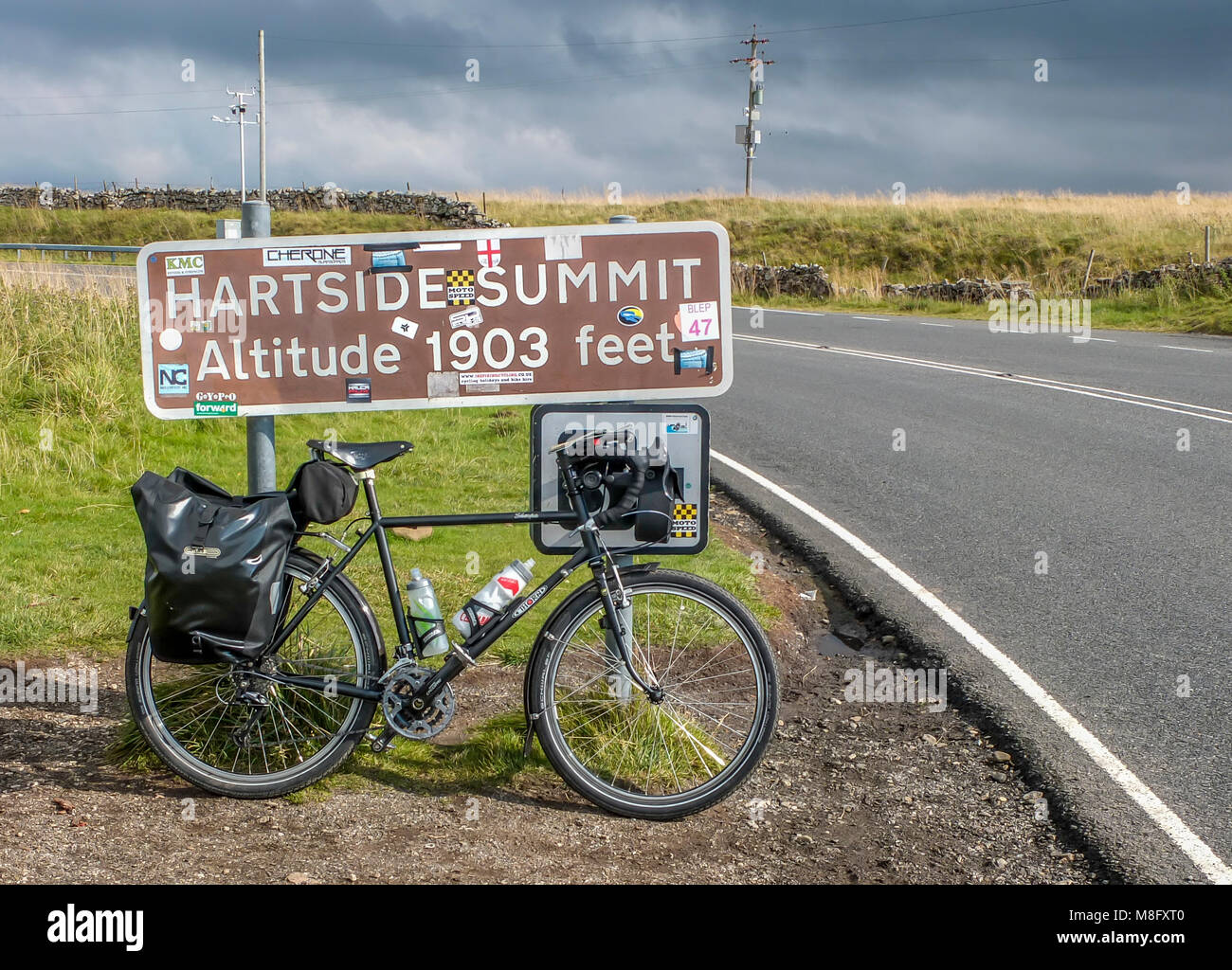 A Touring Bicycle at the top of the summit of Hartside along the Coast to coast Sustrans cycle route Stock Photo