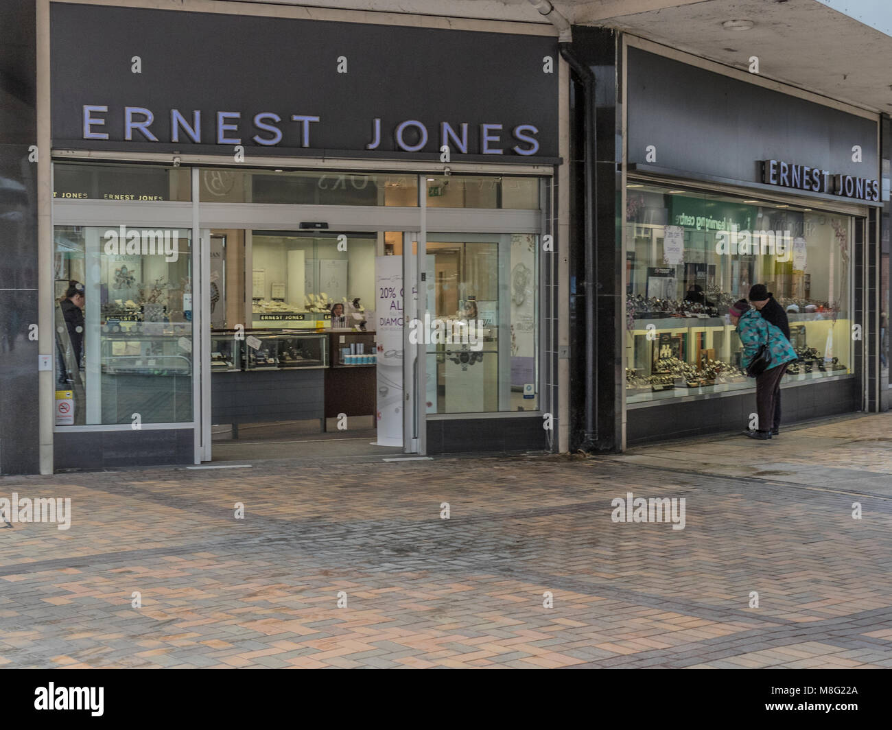 Ernest Jones, Stockport Town Centre Shopping area, Merseyway Stock Photo
