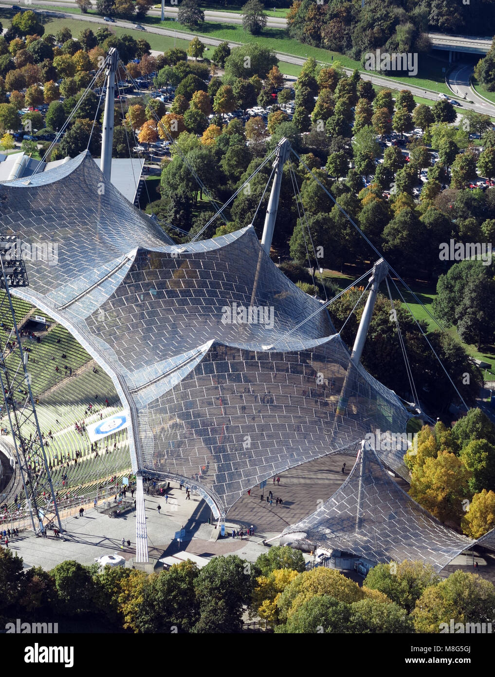 https://c8.alamy.com/comp/M8G5GJ/the-famous-roof-of-the-munich-olympic-stadium-designed-by-behnisch-M8G5GJ.jpg