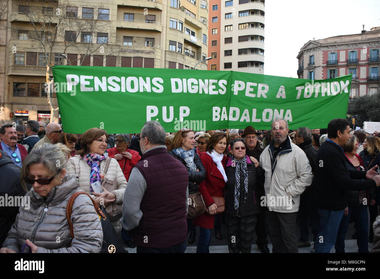 Barcelona Cataluña España, los jubilados  y pensionistas de Cataluña se manifiesta por las calles de Barcelona para pedir unas pensiones mas justas Stock Photo