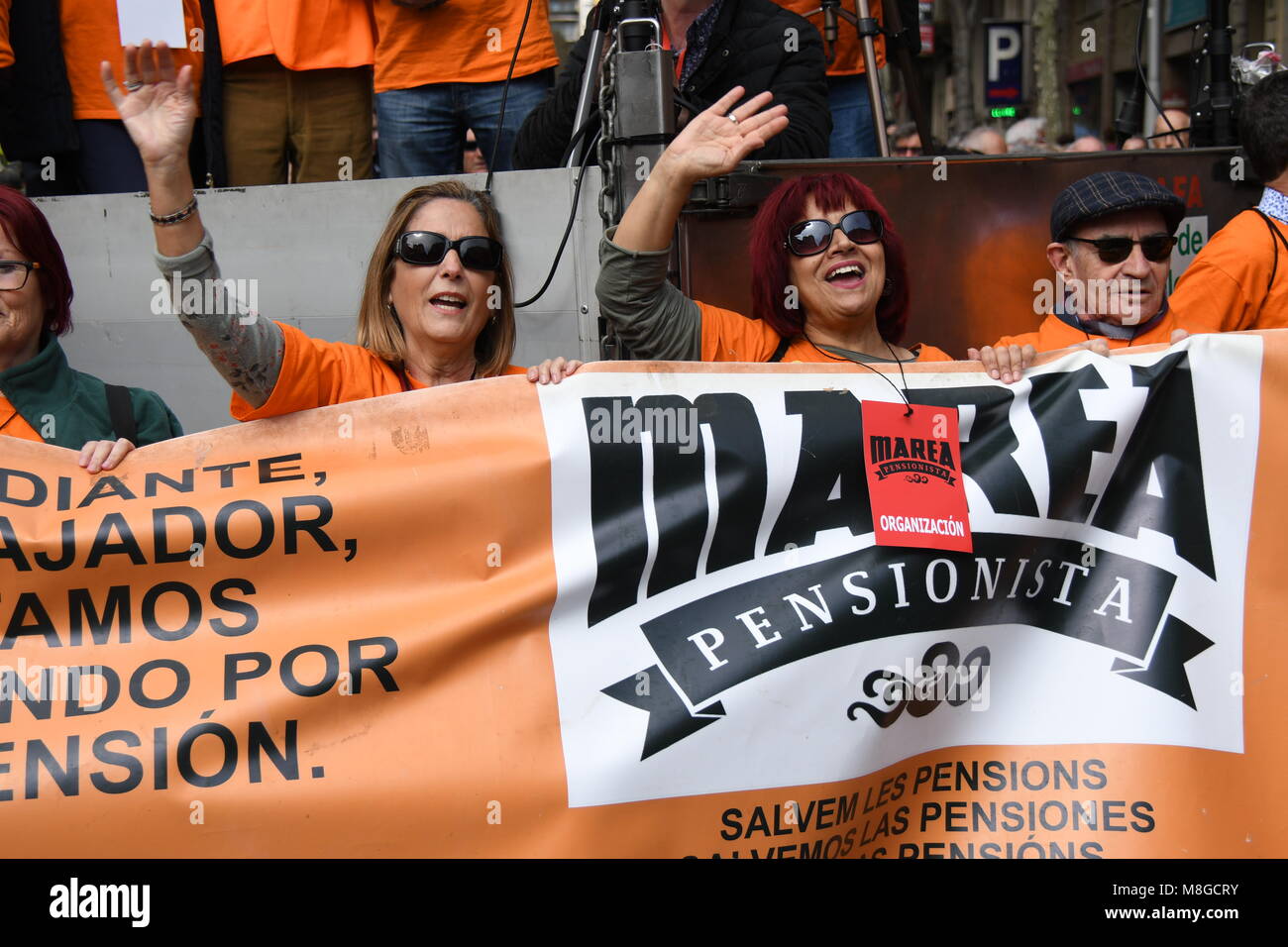 Barcelona Cataluña España, los jubilados  y pensionistas de Cataluña se manifiesta por las calles de Barcelona para pedir unas pensiones mas justas Stock Photo