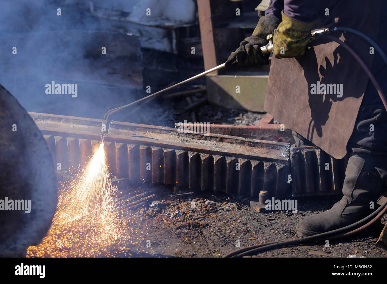 Oxy acetylene cutting torch hi-res stock photography and images - Alamy