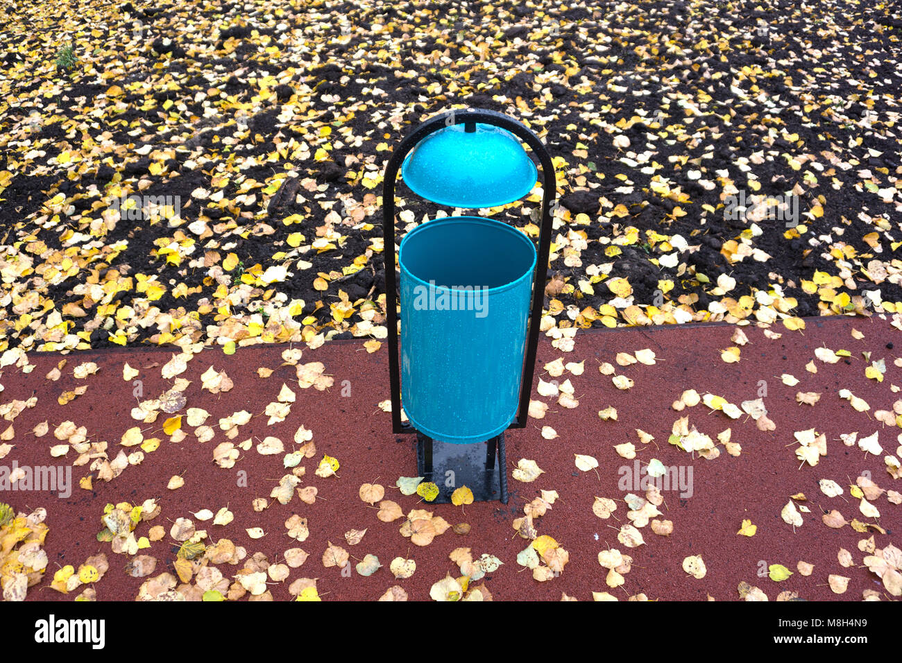 trash can trashcan dustbin garbage rubbish bin background waste round