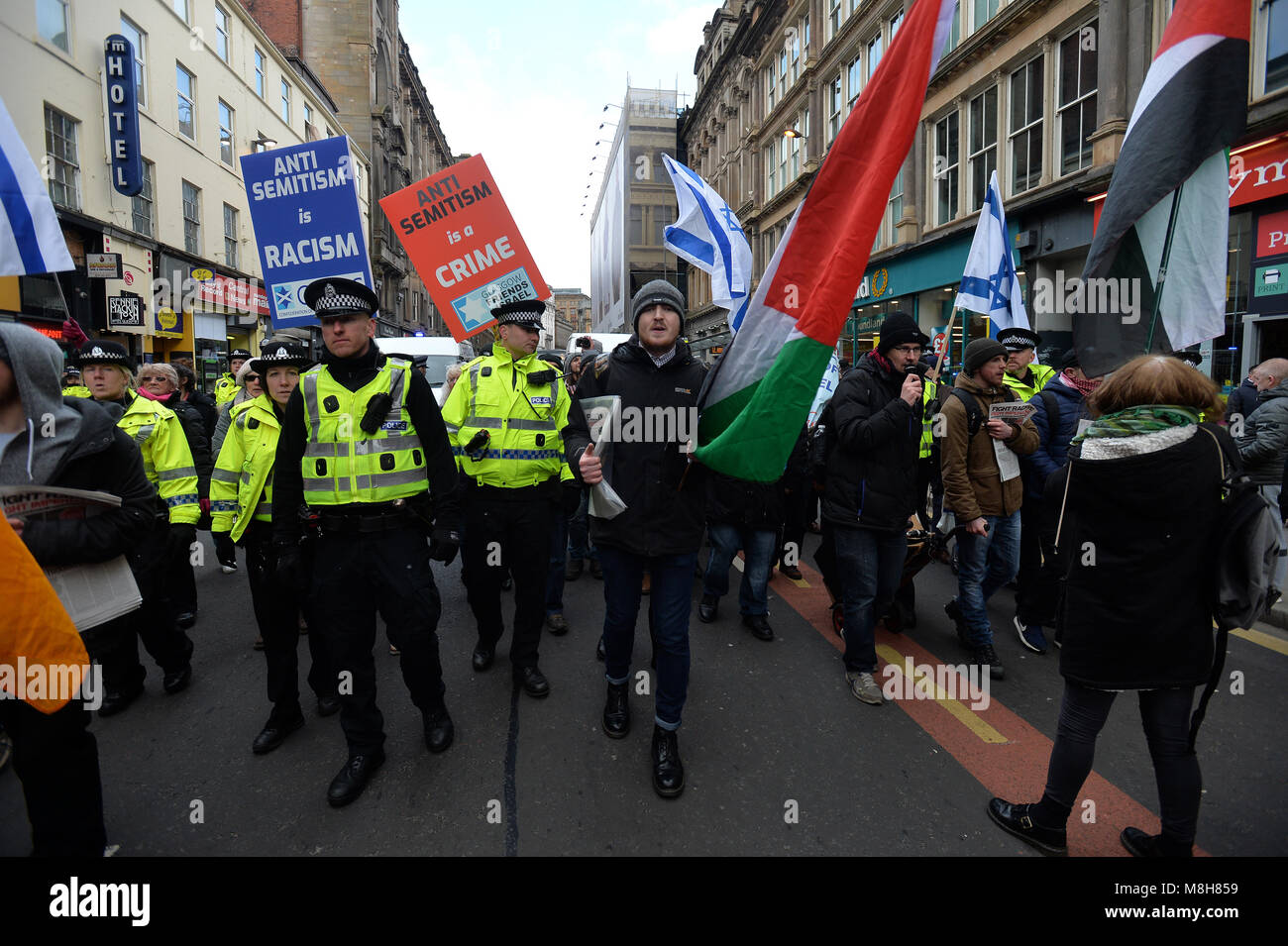 Police monitor pro-Palestinian and pro-Israeli demonstrators during an anti-racism rally in Glasgow organised by Stand up to Racism Scotland. Stock Photo