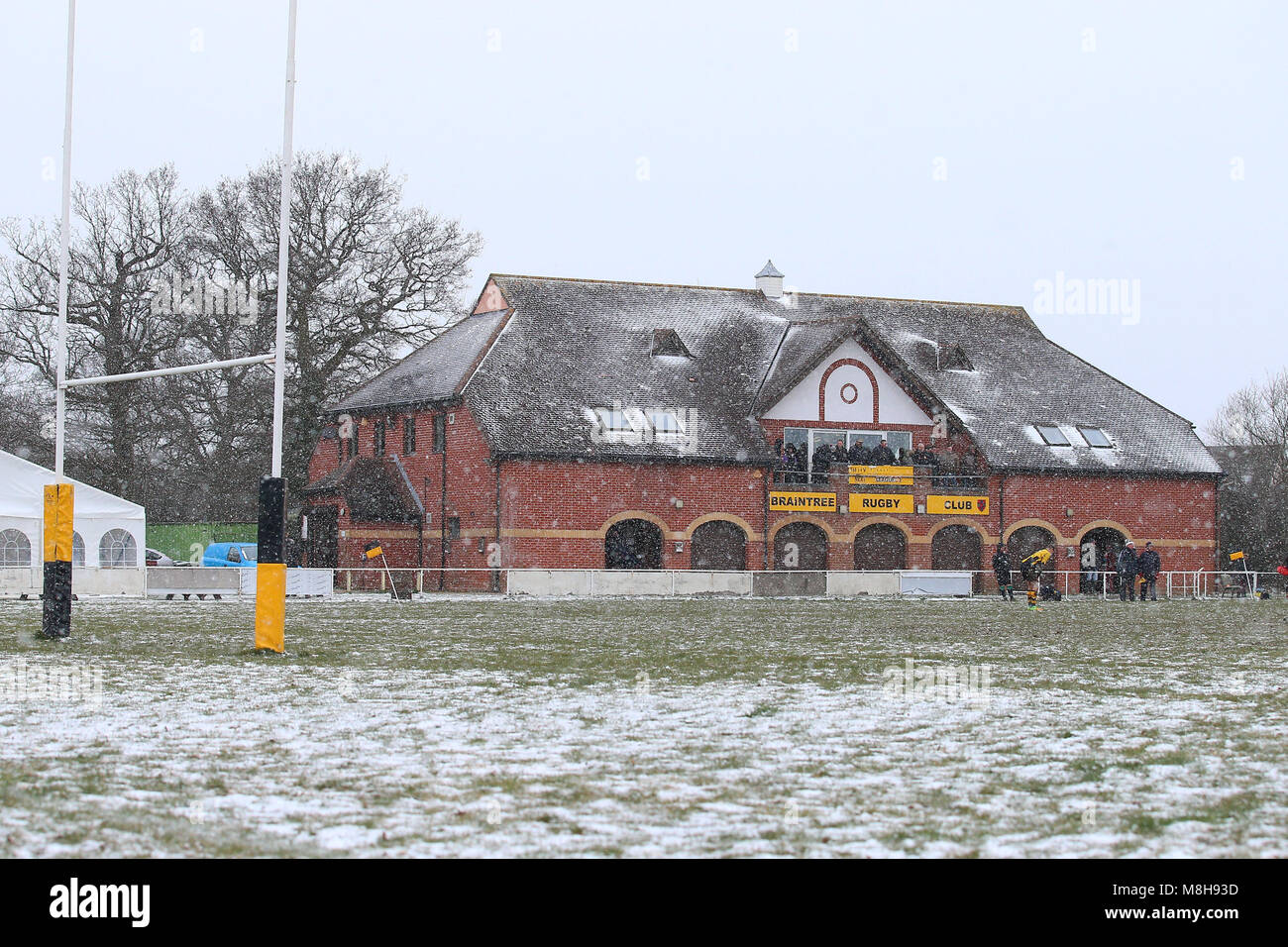 Heavy snow falls during Braintree RFC vs East London RFC, London 3 North East Division Rugby Union at The Clubhouse on 17th March 2018 Stock Photo