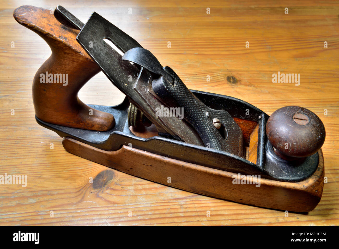 Stanley wood bottom smoothing plane, no. 122, sometimes called transitional plane, manufactured from 1877 to 1918 Stock Photo