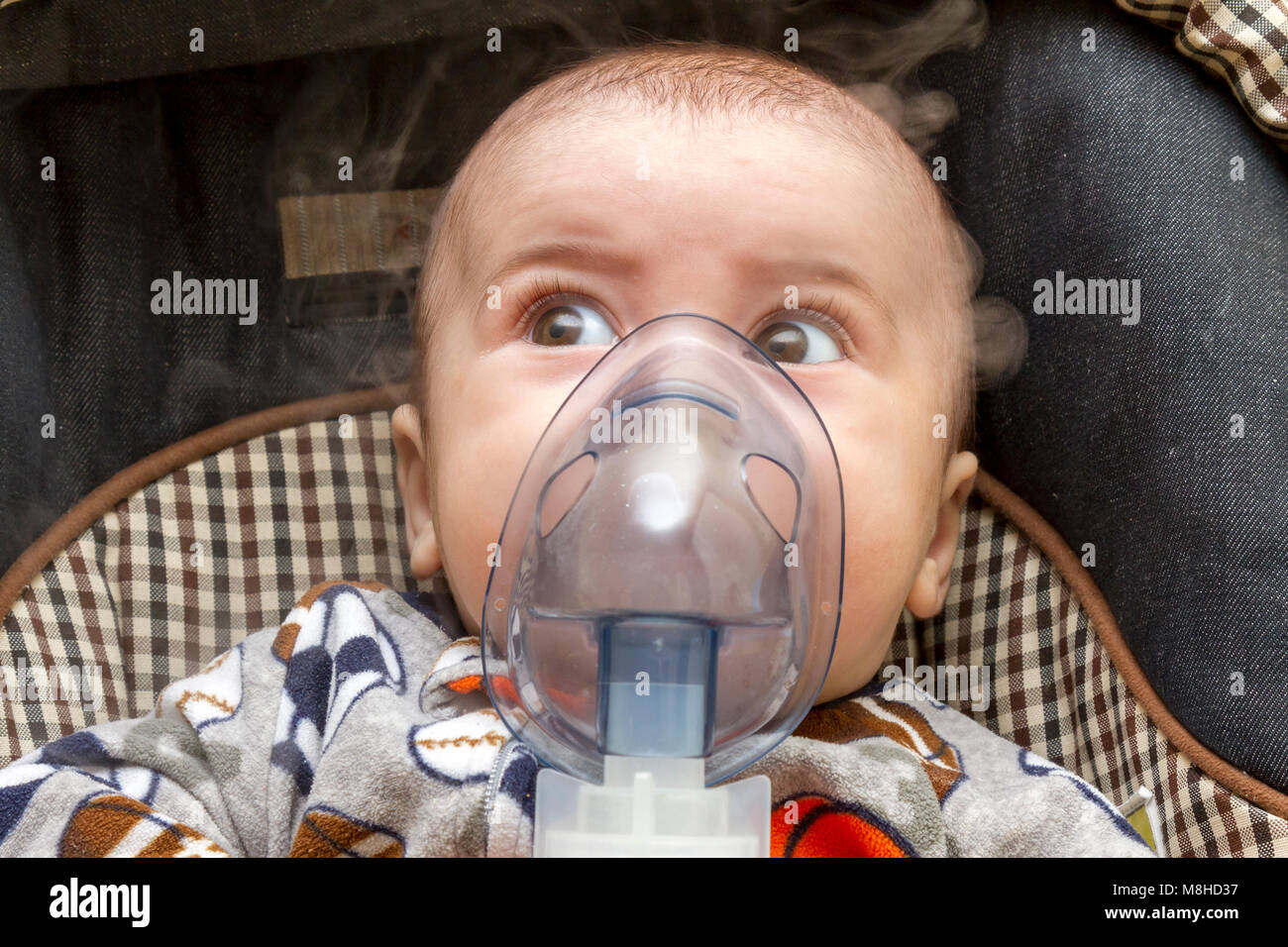 mask inhalator on the child's face. Newborn Photo - Alamy