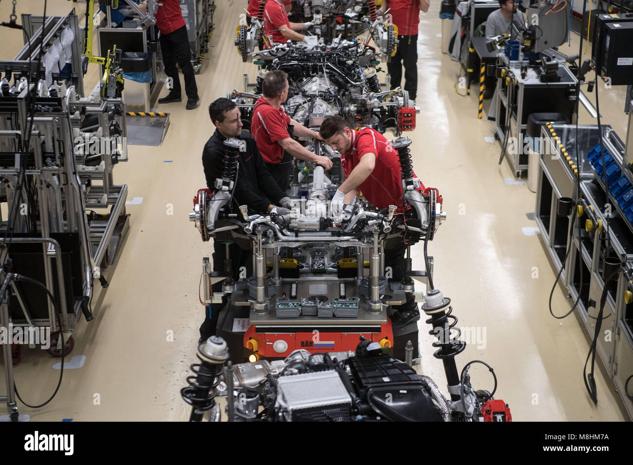26 January 2018, Germany, Stuttgart: Workers fitting drive rods at the Porsche main factory. Photo: Marijan Murat/dpa Stock Photo