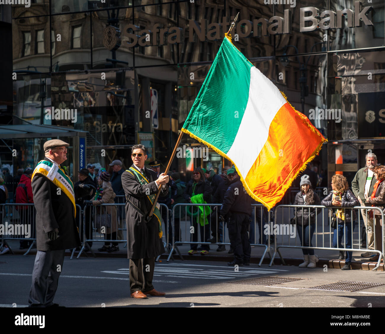 Irish flag new york hi-res stock photography and images - Alamy