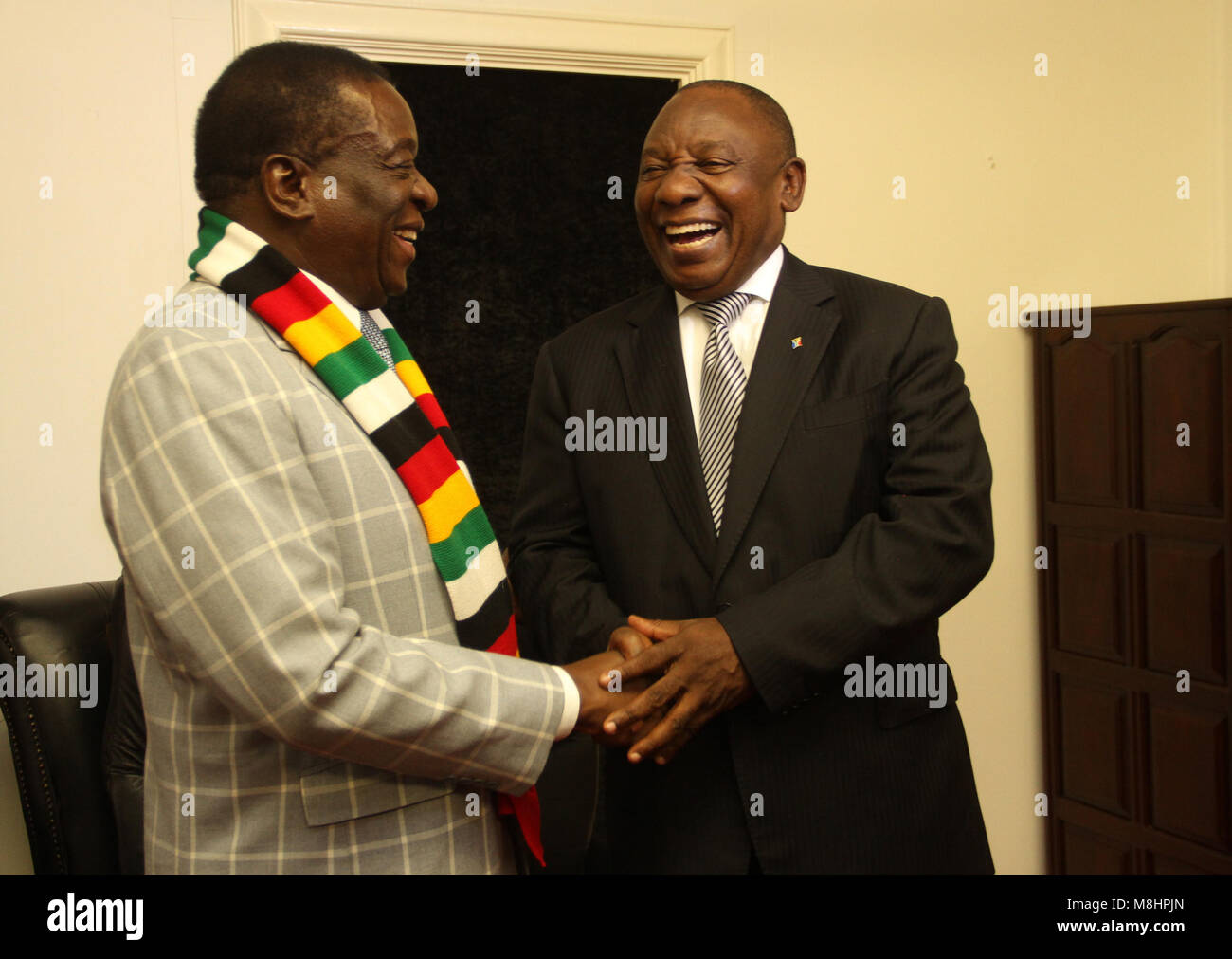 Harare, Zimbabwe. 17th Mar, 2018. Zimbabwean President Emmerson Mnangagwa (L) welcomes South African President Cyril Ramaphosa in Harare, Zimbabwe, March 17, 2018. Zimbabwe and South Africa on Saturday pledged to deepen cooperation particularly in the economic field. Credit: Wanda/Xinhua/Alamy Live News Stock Photo