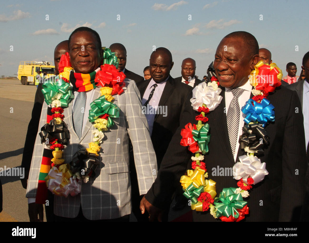 Harare, Zimbabwe. 17th Mar, 2018. Zimbabwean President Emmerson Mnangagwa (L, Front) welcomes South African President Cyril Ramaphosa (R, Front) in Harare, Zimbabwe, March 17, 2018. Zimbabwe and South Africa on Saturday pledged to deepen cooperation particularly in the economic field. Credit: Wanda/Xinhua/Alamy Live News Stock Photo