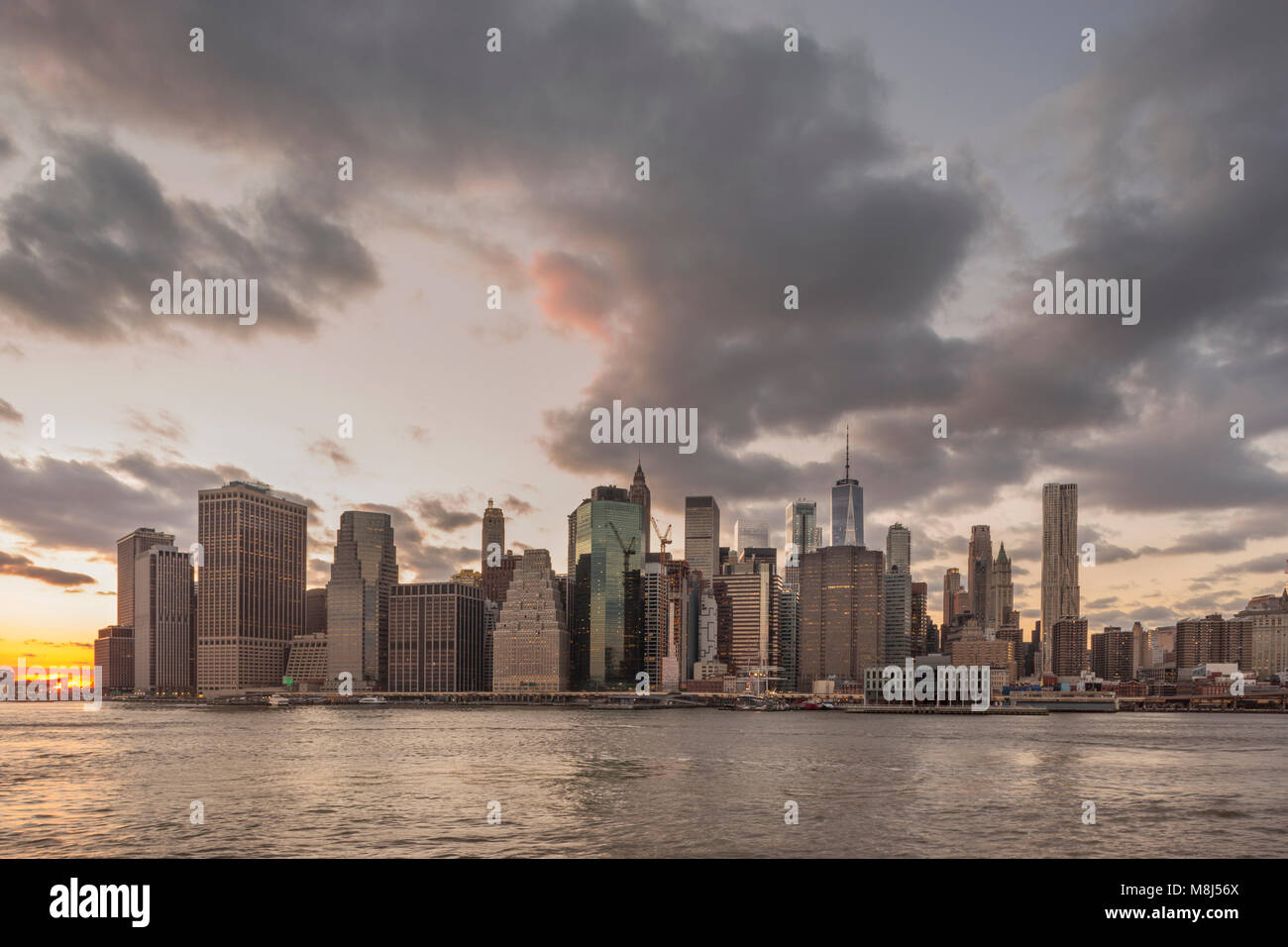 DOWNTOWN SKYLINE EAST RIVER MANHATTAN NEW YORK CITY USA Stock Photo - Alamy