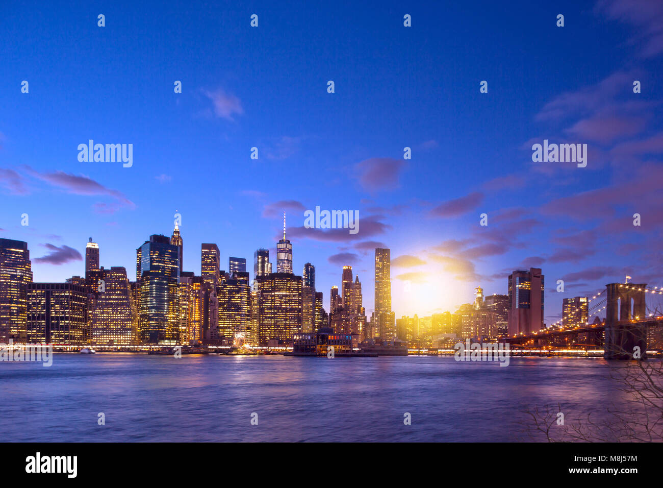 DOWNTOWN SKYLINE EAST RIVER MANHATTAN NEW YORK CITY USA Stock Photo - Alamy