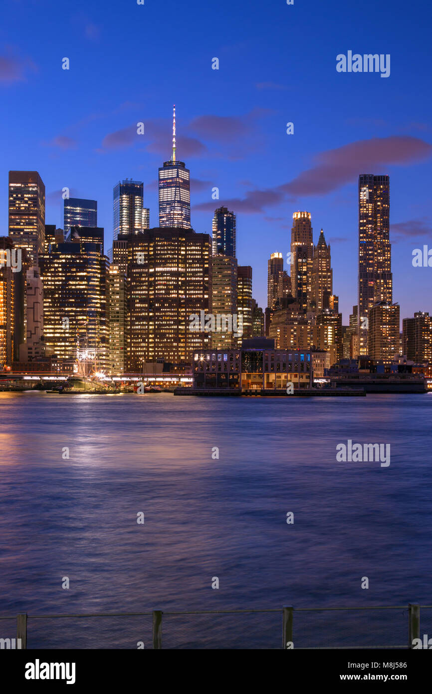 DOWNTOWN SKYLINE EAST RIVER MANHATTAN NEW YORK CITY USA Stock Photo - Alamy