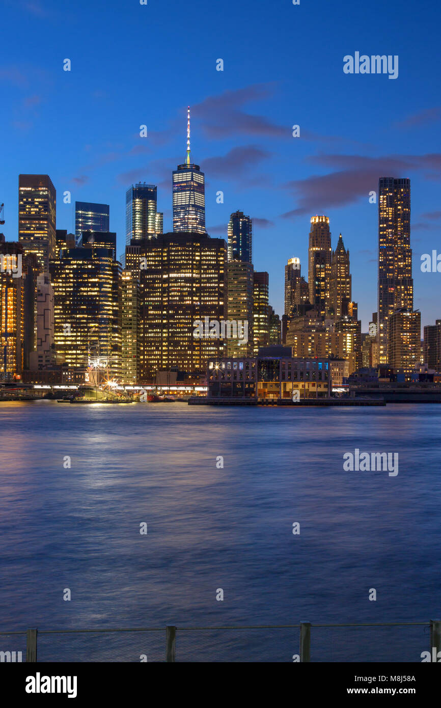 DOWNTOWN SKYLINE EAST RIVER MANHATTAN NEW YORK CITY USA Stock Photo - Alamy