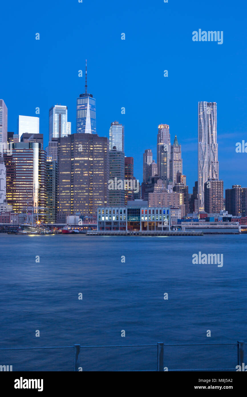 DOWNTOWN SKYLINE EAST RIVER MANHATTAN NEW YORK CITY USA Stock Photo - Alamy