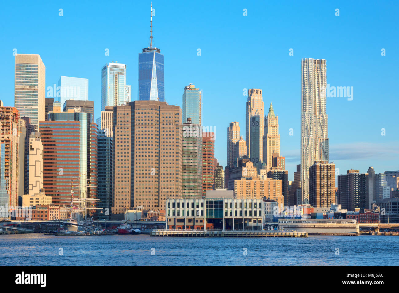 DOWNTOWN SKYLINE EAST RIVER MANHATTAN NEW YORK CITY USA Stock Photo - Alamy