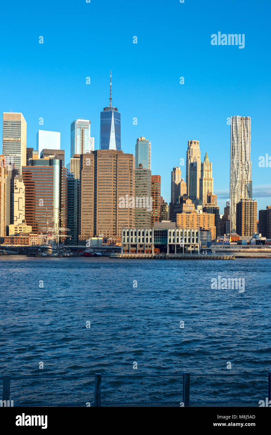 DOWNTOWN SKYLINE EAST RIVER MANHATTAN NEW YORK CITY USA Stock Photo - Alamy