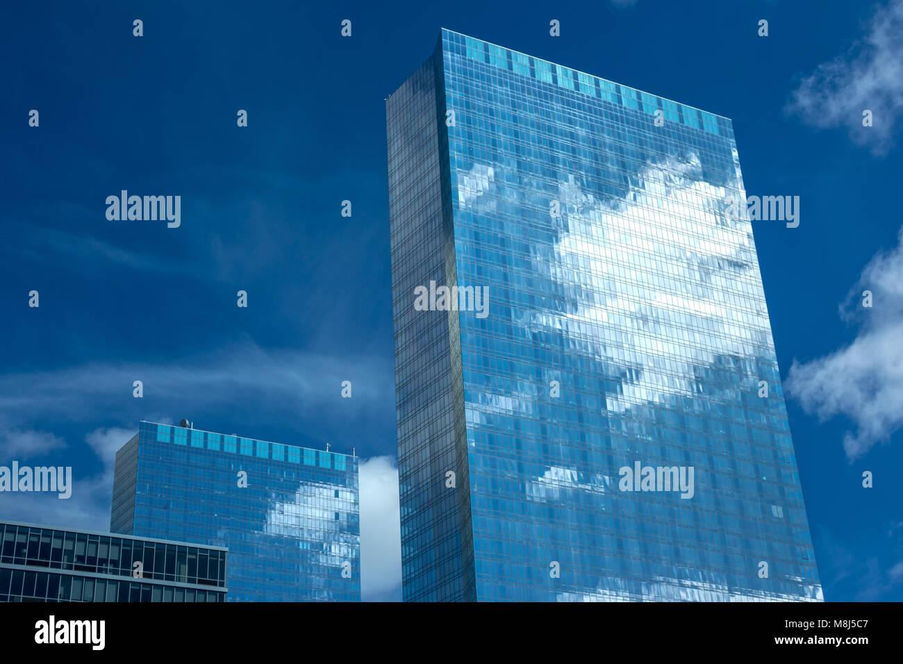 MODERN TOWERS (©SJP PROPERTIES 2014) HUDSON LIGHTS DOWNTOWN FORT LEE