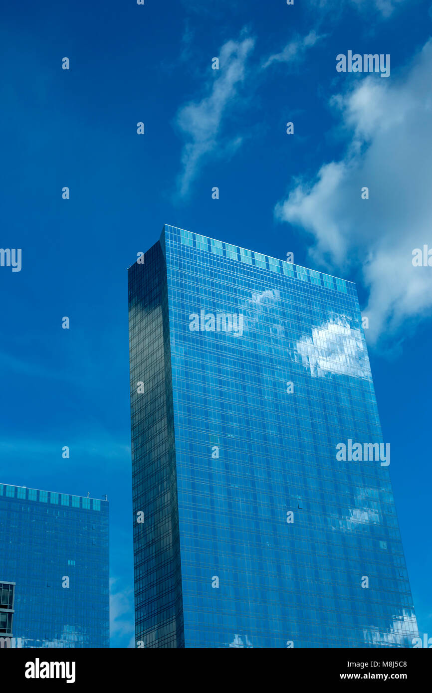 MODERN TOWERS (©SJP PROPERTIES 2014) HUDSON LIGHTS DOWNTOWN FORT LEE