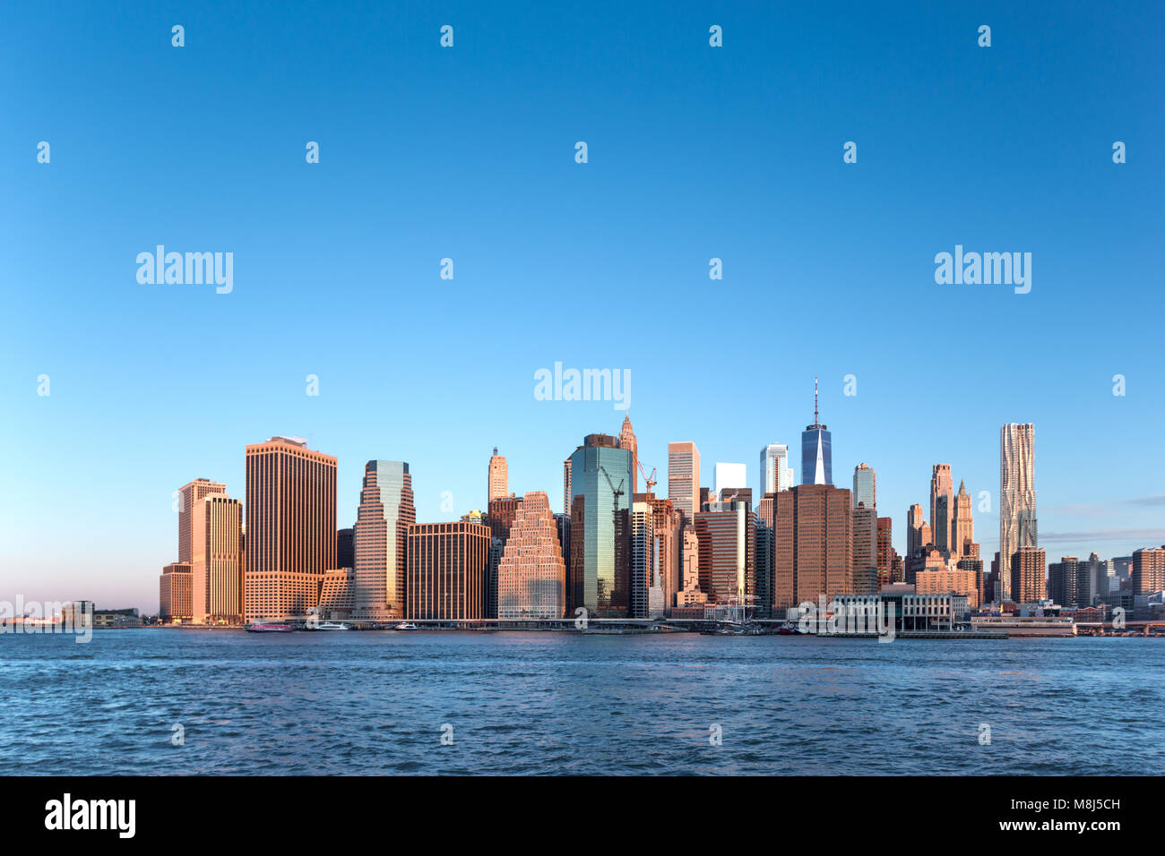 DOWNTOWN SKYLINE EAST RIVER MANHATTAN NEW YORK CITY USA Stock Photo - Alamy
